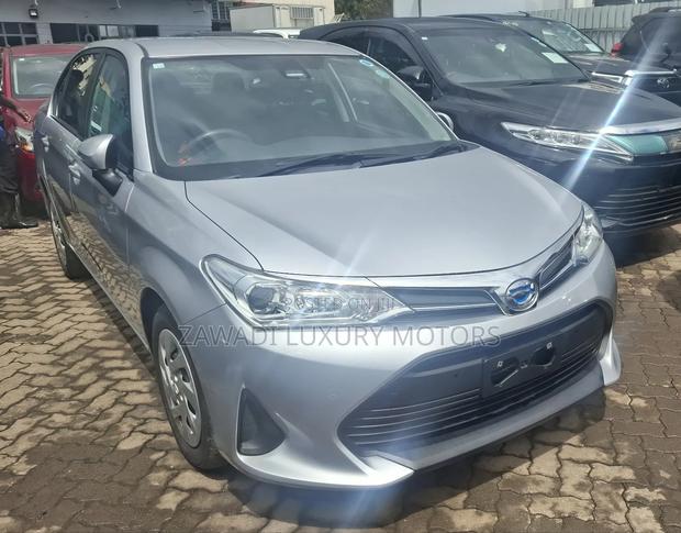 Toyota Axio 1.5 Hybrid 2WD 2020 Silver