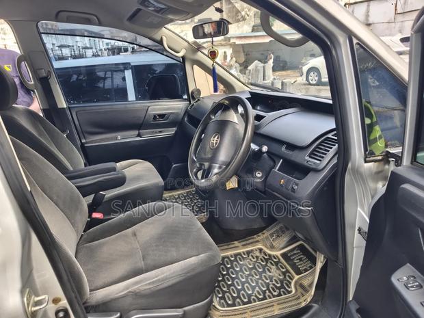 Toyota Voxy 2013 Silver
