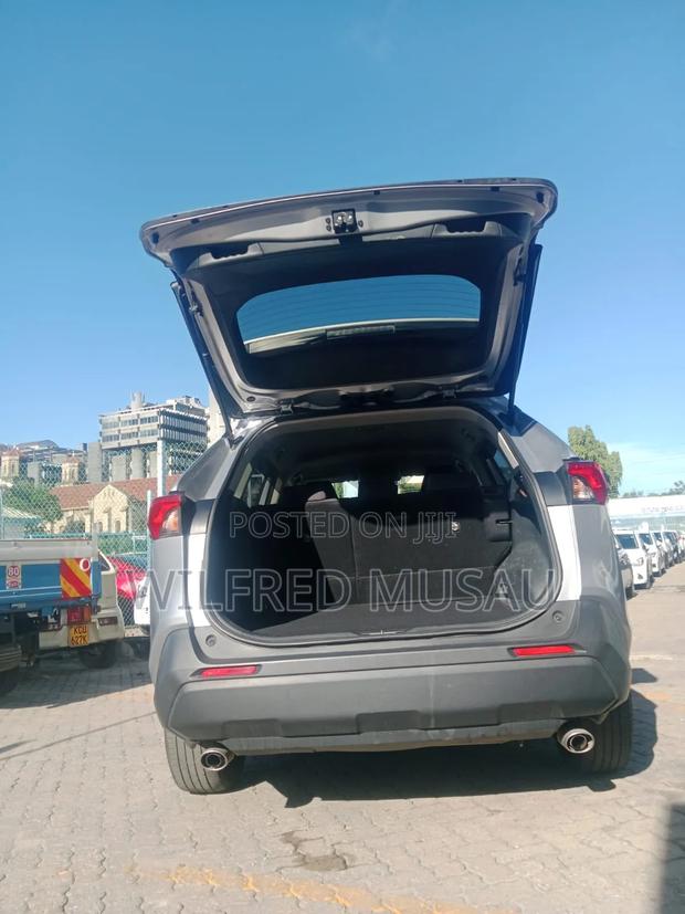 Toyota RAV4 Hybrid 2020 Silver