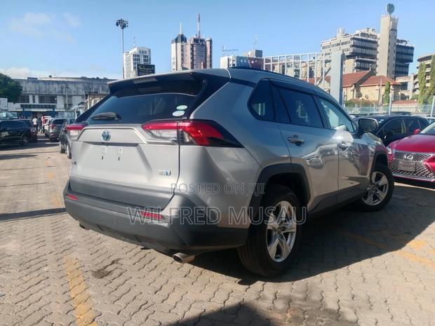 Toyota RAV4 Hybrid 2020 Silver