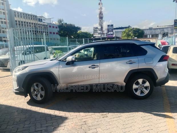 Toyota RAV4 Hybrid 2020 Silver