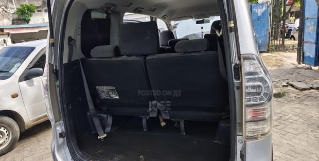Toyota Voxy 2013 Silver