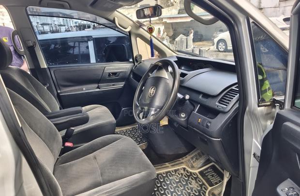 Toyota Voxy 2013 Silver