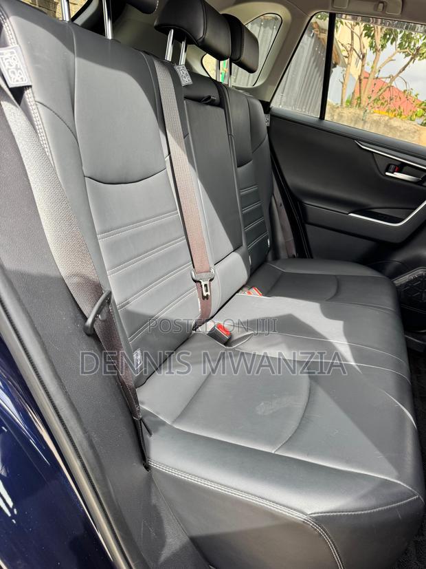 Toyota RAV4 2019 Blue