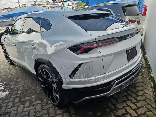 Lamborghini Urus 2024 White