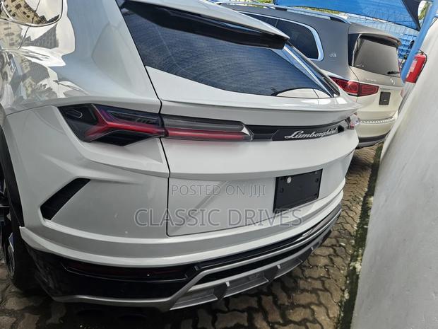 Lamborghini Urus 2024 White
