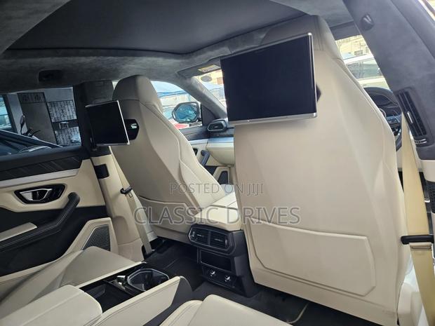 Lamborghini Urus 2024 White