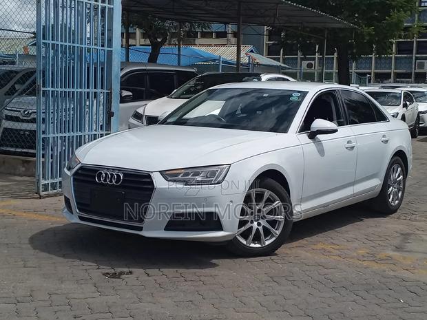 Audi A4 2.0T ultra Premium FWD 2018 White
