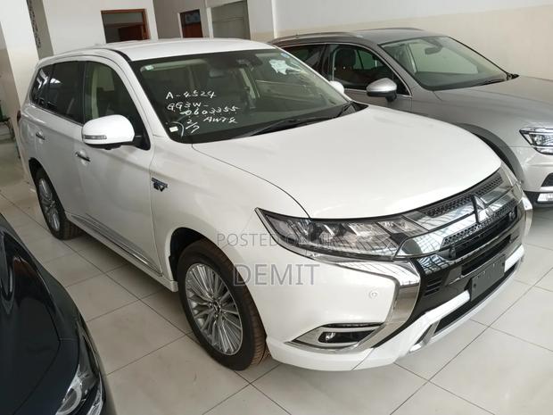 Mitsubishi Outlander 2.0 PHEV AWD 2019 Pearl