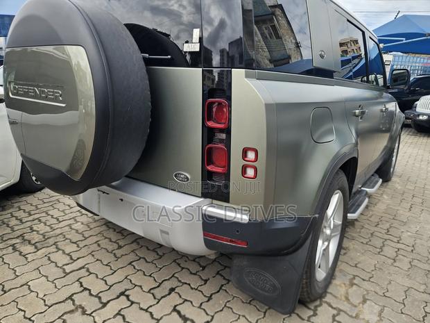 Land Rover Defender 2022 Green