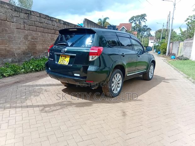 Toyota Vanguard 2010 Green