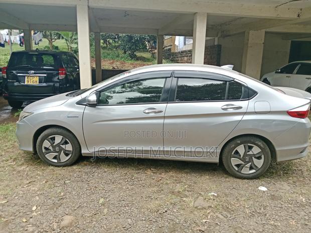 Honda Grace 2018 Silver