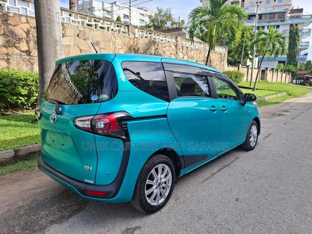 Toyota Sienta 1.5 Hybrid FWD 2019 Green