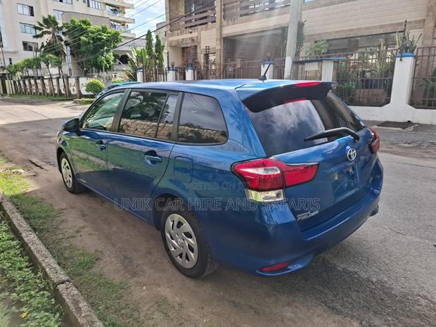 Toyota Corolla Fielder 1.5 Hybrid FWD 2020 Blue