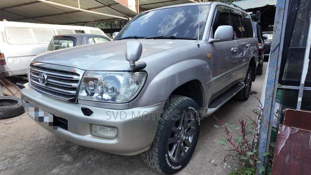 Toyota Land Cruiser 2005 Gray