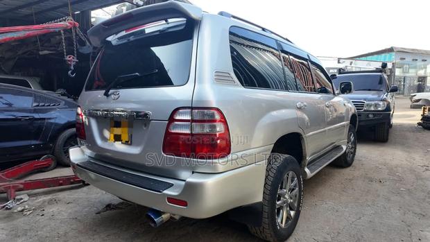 Toyota Land Cruiser 2005 Gray