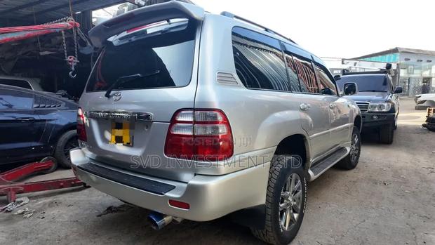 Toyota Land Cruiser 2005 Gray