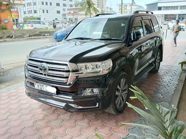 Toyota Land Cruiser 4.6 V8 ZX 2018 Black