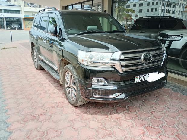 Toyota Land Cruiser 4.6 V8 ZX 2018 Black