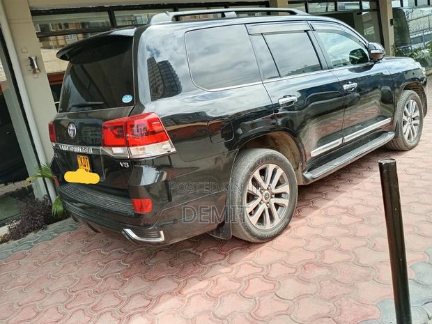 Toyota Land Cruiser 4.6 V8 ZX 2018 Black