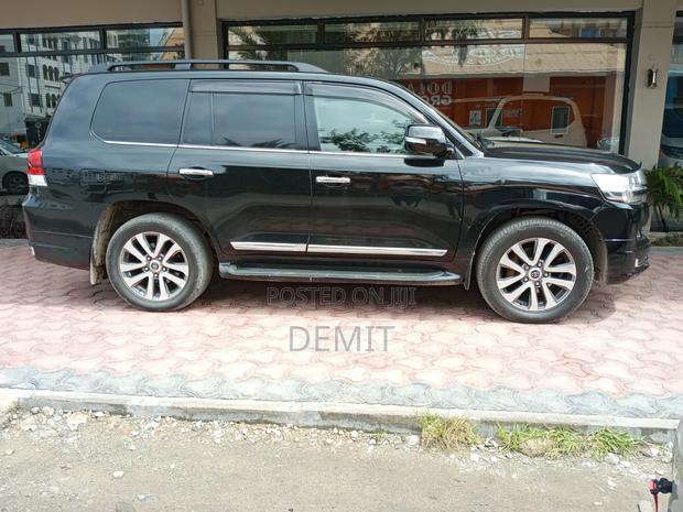 Toyota Land Cruiser 4.6 V8 ZX 2018 Black