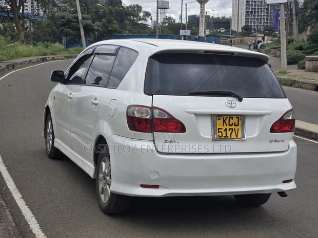 Toyota Ipsum 2008 White