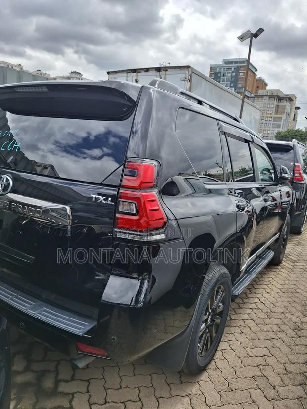 Toyota Land Cruiser Prado 2.7 2022 Black