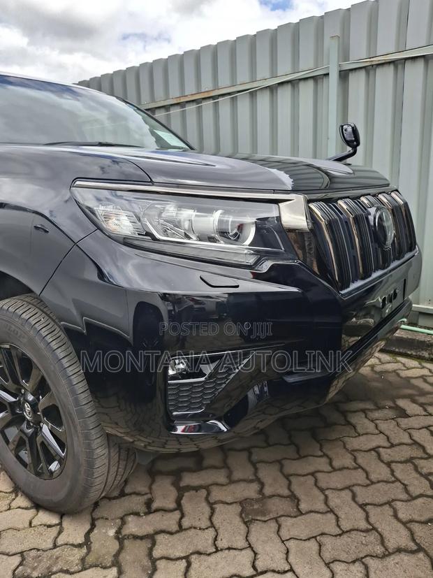 Toyota Land Cruiser Prado 2.7 2022 Black