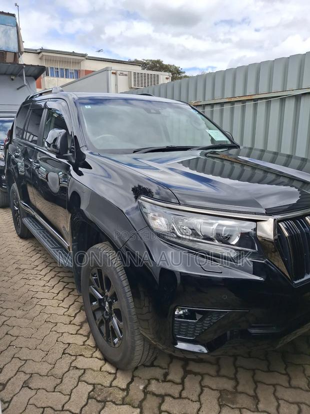 Toyota Land Cruiser Prado 2.7 2022 Black