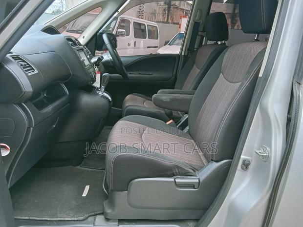 Nissan Serena 2014 Silver