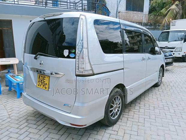 Nissan Serena 2014 Silver