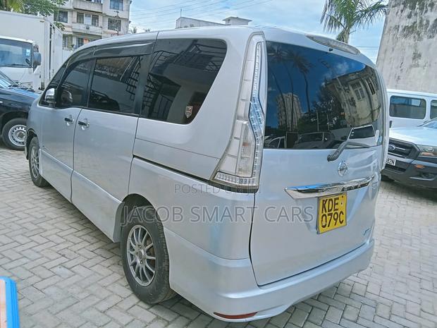 Nissan Serena 2014 Silver