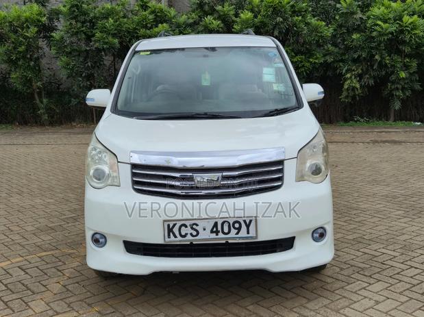 Toyota Noah 2011 White