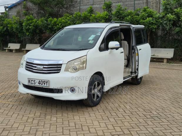Toyota Noah 2011 White