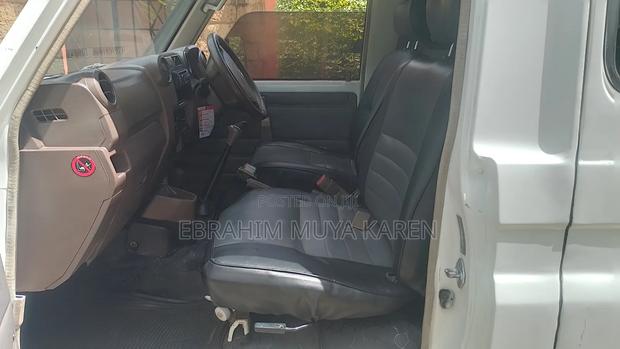 Toyota Land Cruiser 2010 White
