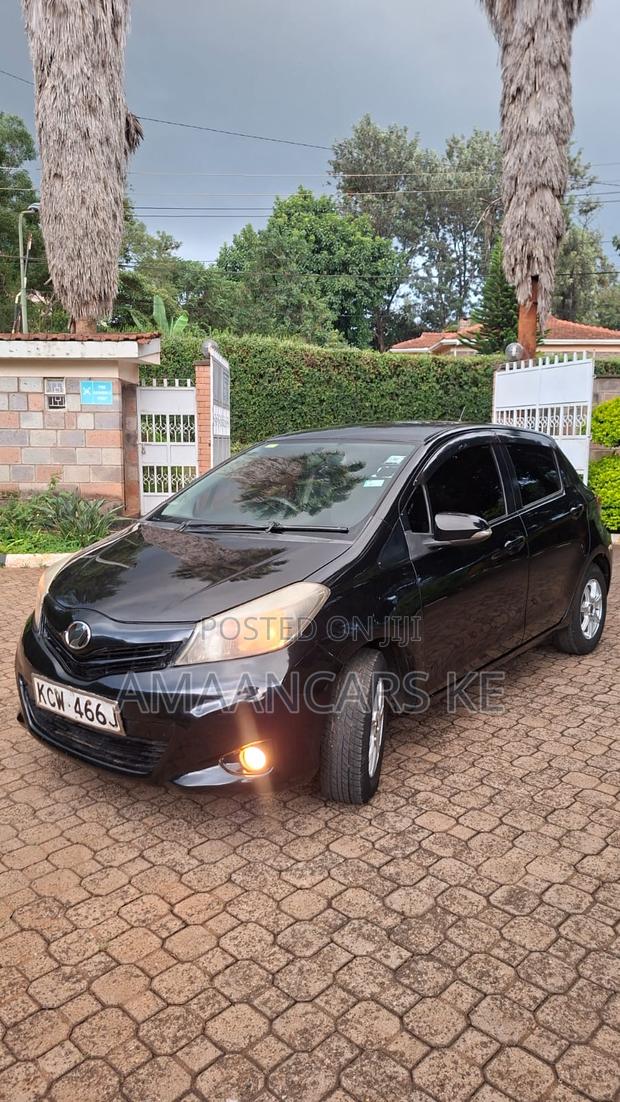 Toyota Vitz 1.3 FWD 5dr 2012 Black