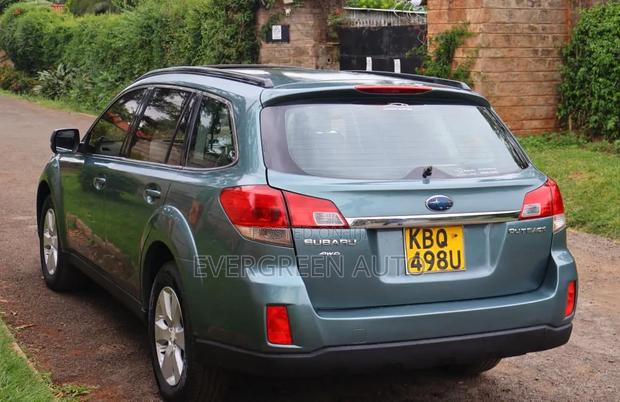 Subaru Outback 2.5i 2011 Blue