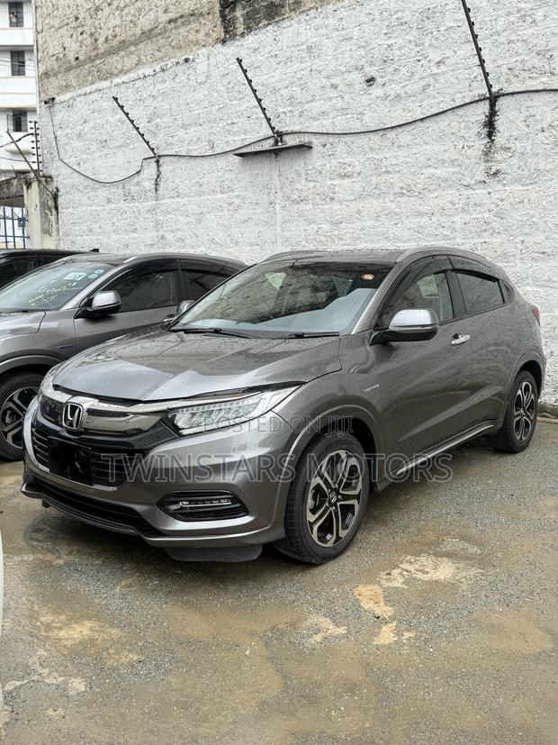 Honda Vezel 1.5 2WD 172 hp 2019 Gray