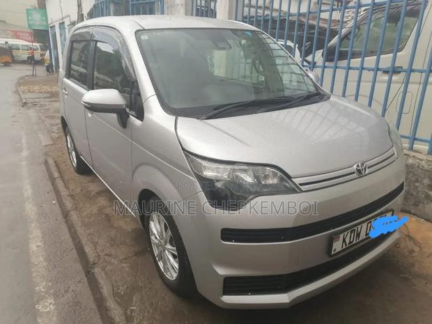 Toyota Spade 2019 Silver