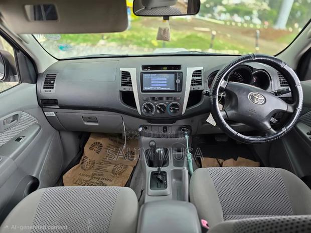 Toyota Hilux 2009 Silver