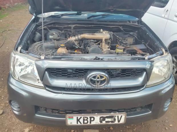 Toyota Hilux 2.5 D-4D SRX 2010 Gray