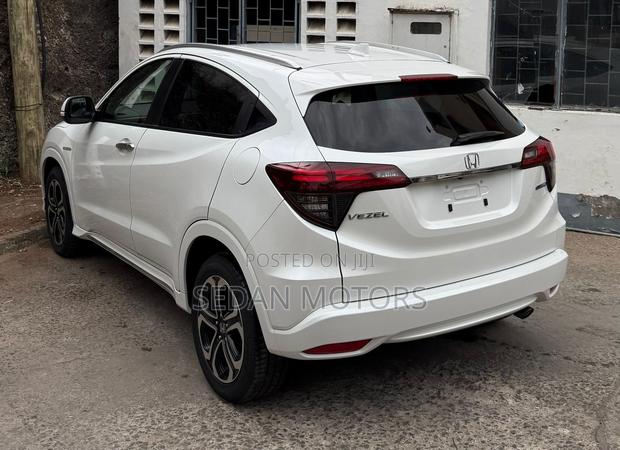 Honda Vezel 2019 Off white