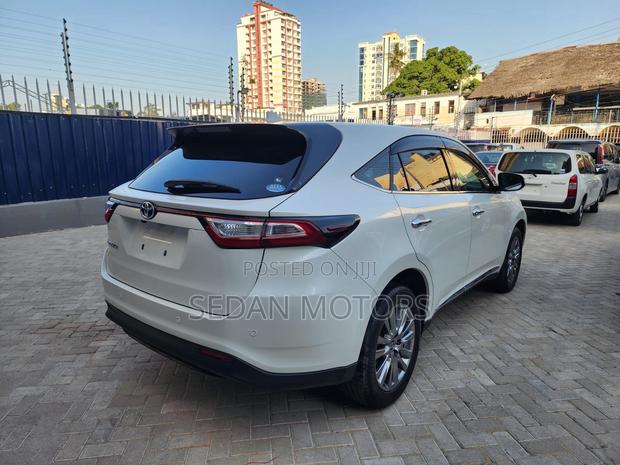 Toyota Harrier 2019 Off white