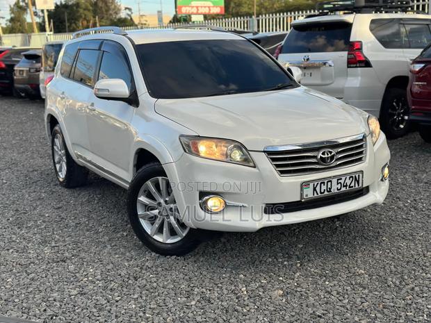 Toyota Vanguard 2011 White