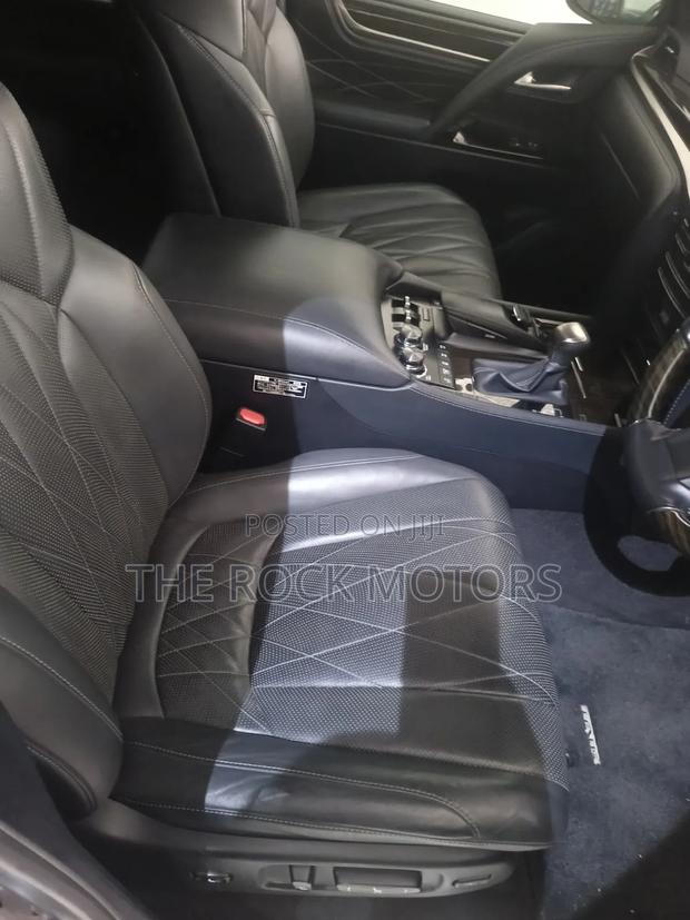 Lexus LX 570 (5 seats) AWD 2019 Black