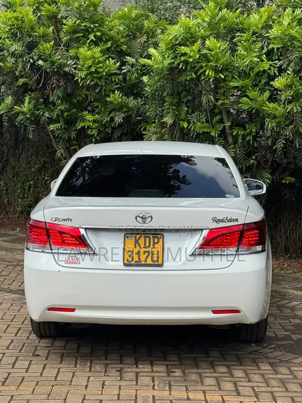 Toyota Crown 2017 Pearl