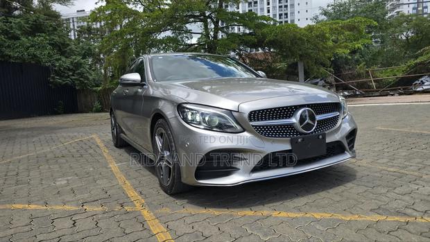 Mercedes-Benz C200 2019 Gold