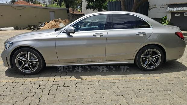 Mercedes-Benz C200 2019 Gold