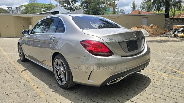 Mercedes-Benz C200 2019 Gold