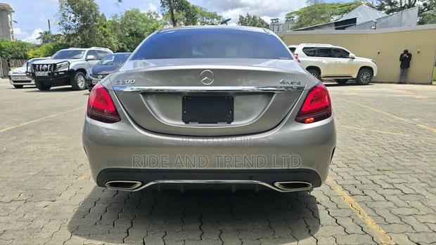 Mercedes-Benz C200 2019 Gold